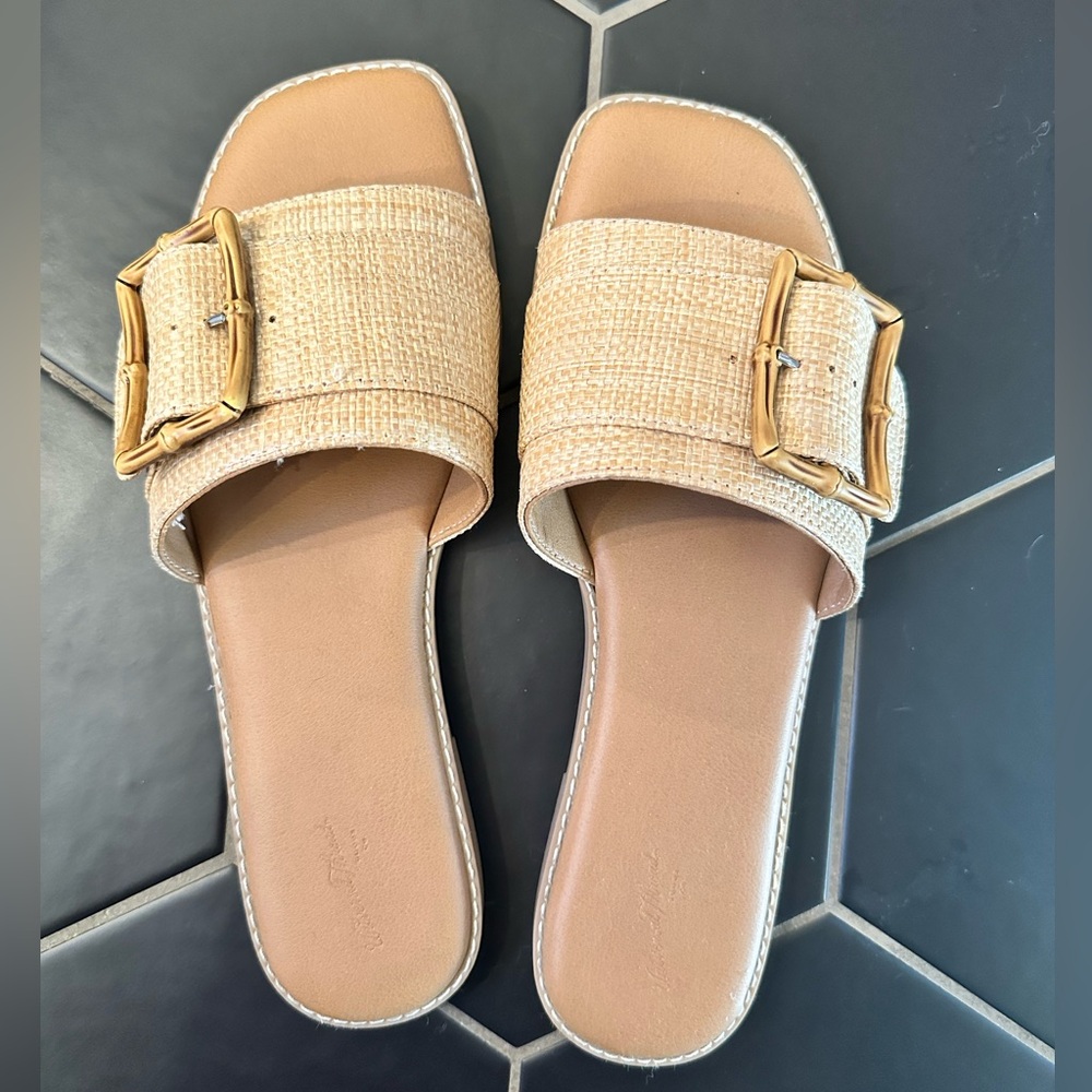 Universal Thread Gene slide sandal